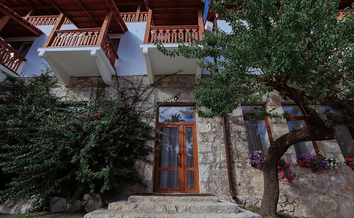 Апартаменты - Четырехместный трехкомнатный номер. Отель «Абаата». Гагра