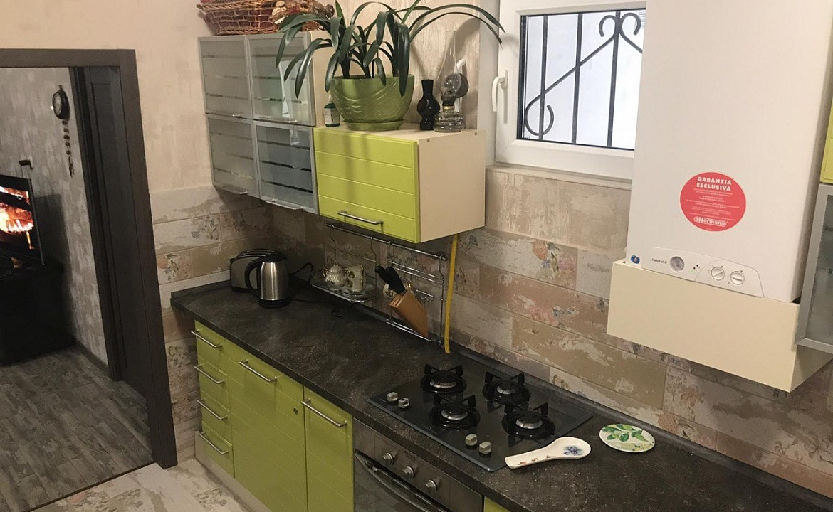 Двухкомнатные апартаменты. Квартира в многоквартирном доме Апартаменты "Кедр". Ялта