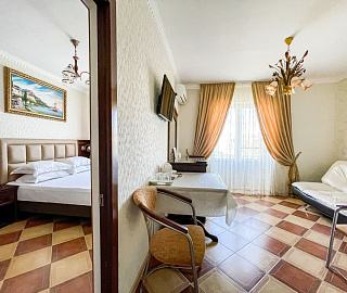 Люкс 2-х комнатный (малый) с балконом. Anzhelina Family Hotel. 