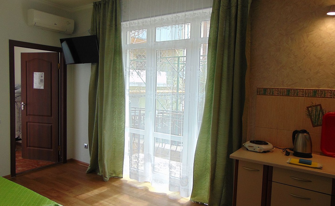 Трехместный номер-студия 