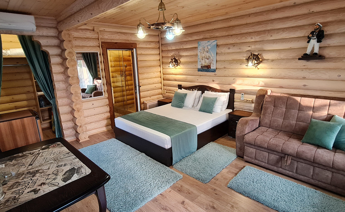 Семейный номер в срубе. Курортный гостиничный комплекс “Можжевеловый Парк”. Кабардинка