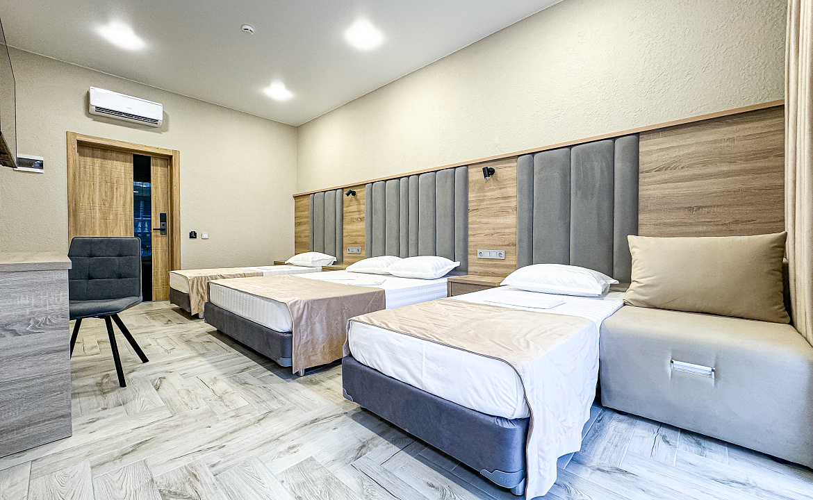 Корпус 2 Delux 5ти - местный (с балконом). Anzhelina Family Hotel. Витязево