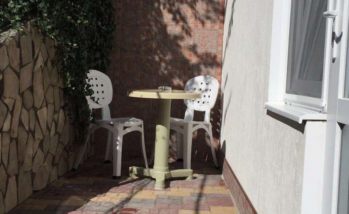 3-x местный номер с отдельным входом и своим маленьким двориком. Вилла Bellavista. Орджоникидзе