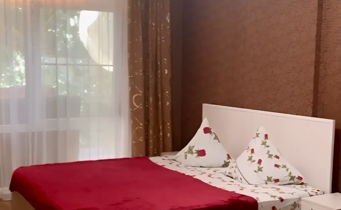   Апартаменты на 4-х человек с собственным двориком. Гостевой дом "МЕЛИС". Дивноморское