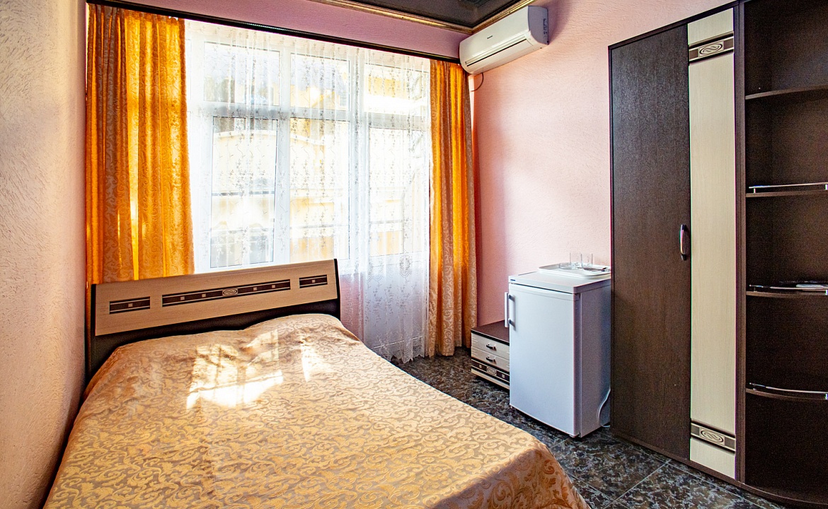 2х местный полулюкс с балконом. Отель "Калараш 17а". Лазаревское