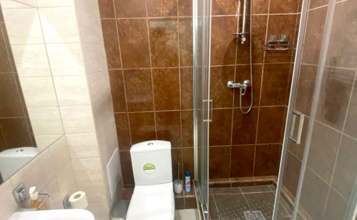 4-х местный номер «Комфорт» с двуспальной, односпальной кроватями и раскладным креслом. Отель «Эра». Анапа