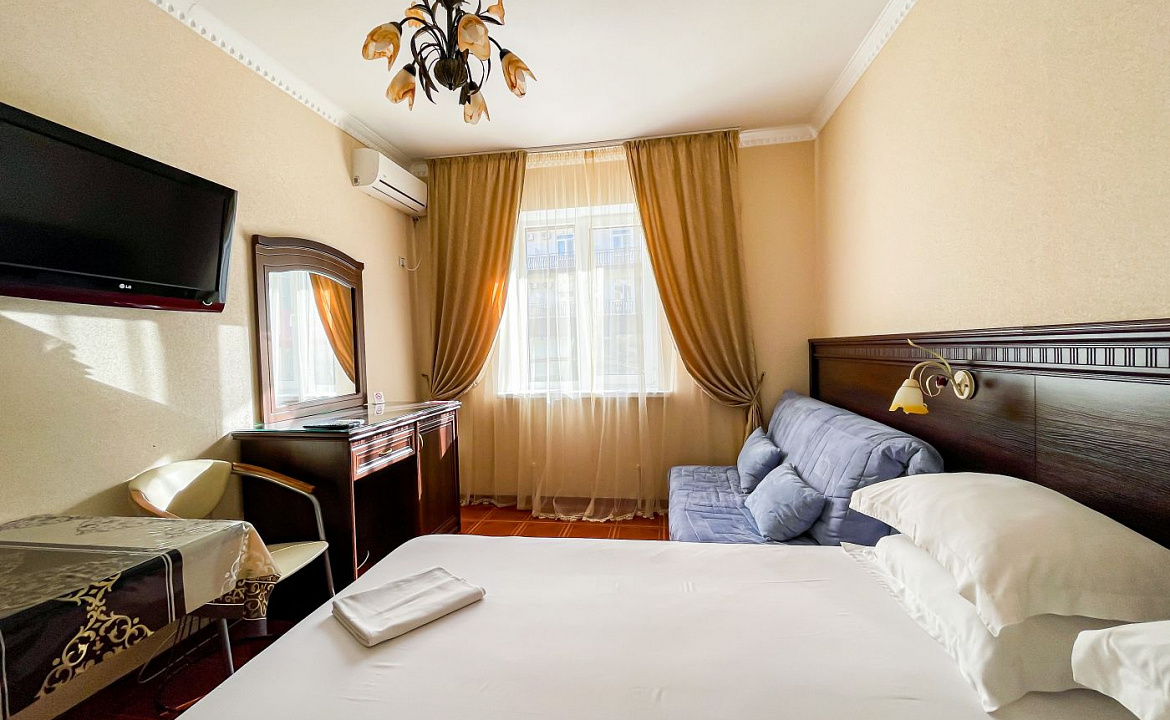 Стандарт 4-х местный (без балкона). Anzhelina Family Hotel. Витязево