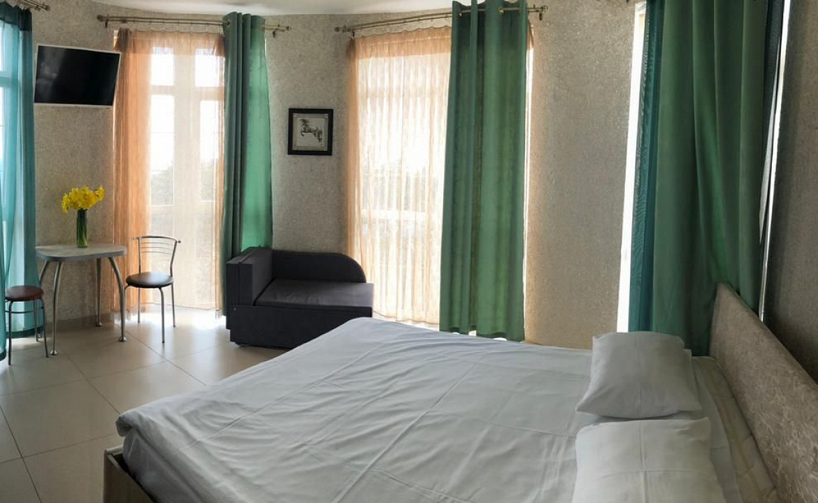 Круглый видовой номер. Отель Апарт отель "Дуэт". Ялта