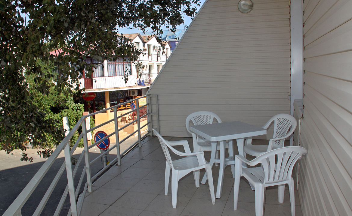 Люкс с отдельным балконом 3хместный. Отель АСТОН. Нижнее Джемете