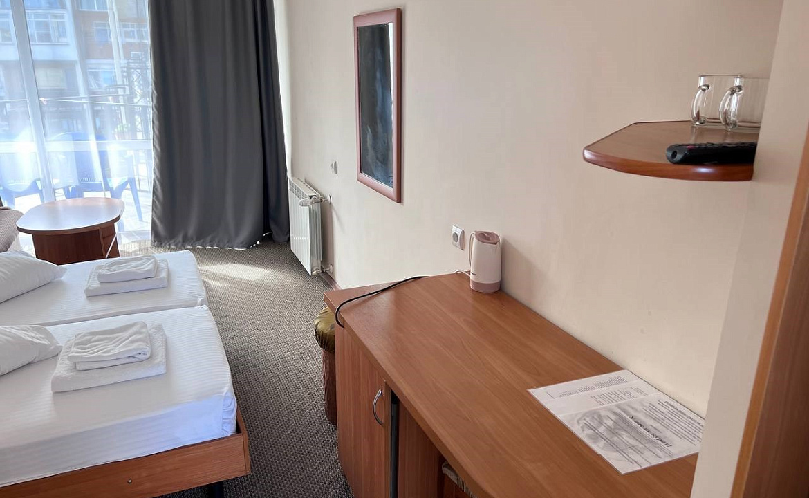 Двухместный номер «комфорт» с двумя раздельными кроватями. Отель "Галотель". Адлер