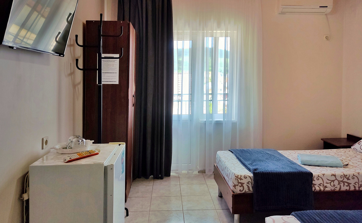 Двухместный с удобствами и балконом. Кровати раздельные. Гостевой дом "Одиссей" - Кабардинка. Кабардинка