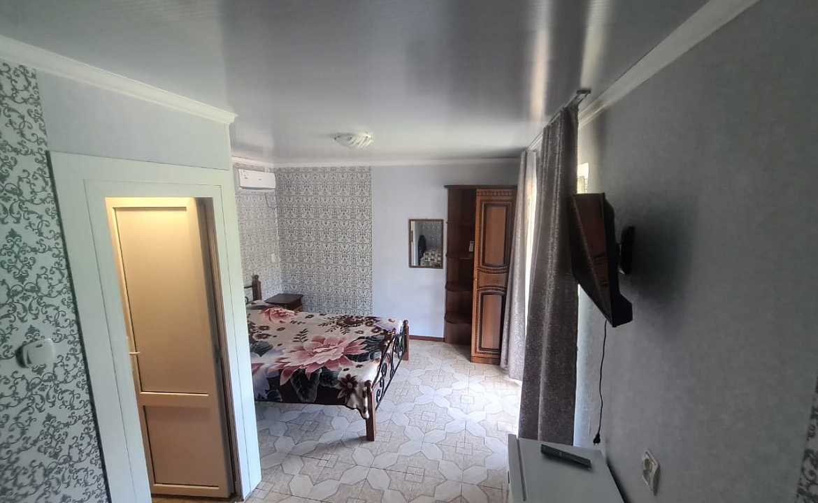 Номер с террасой . Гостевой дом У Наталии . Джубга