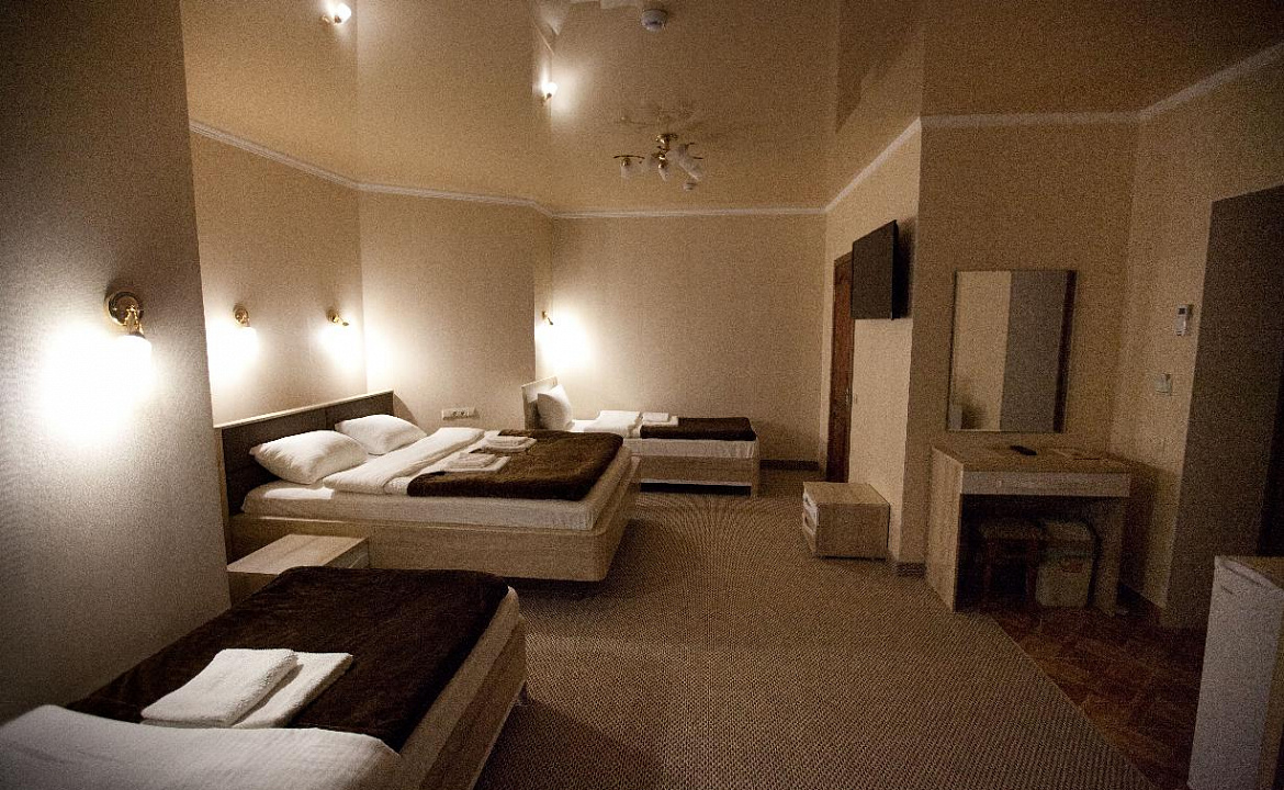 4-х местный стандарт. Гостиница  № 56 Семейный **. Симферополь