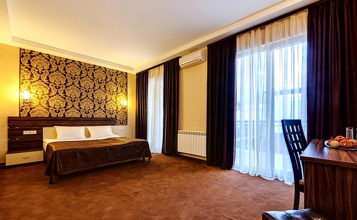 Полулюкс. Отель Сальвадор. Геленджик