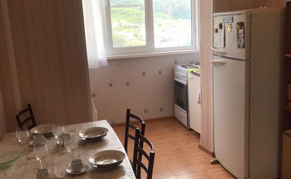 лакоба,13. Квартира в многоквартирном доме Лакоба. Гагра