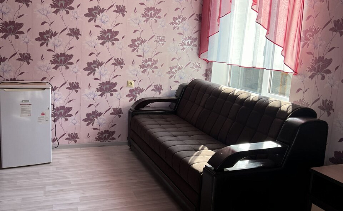 Четырехместный улучшенный номер с балконом, от 1 до 4 гостей, двуспальная кровать, балкон. Мини-отель Моника. Анапа