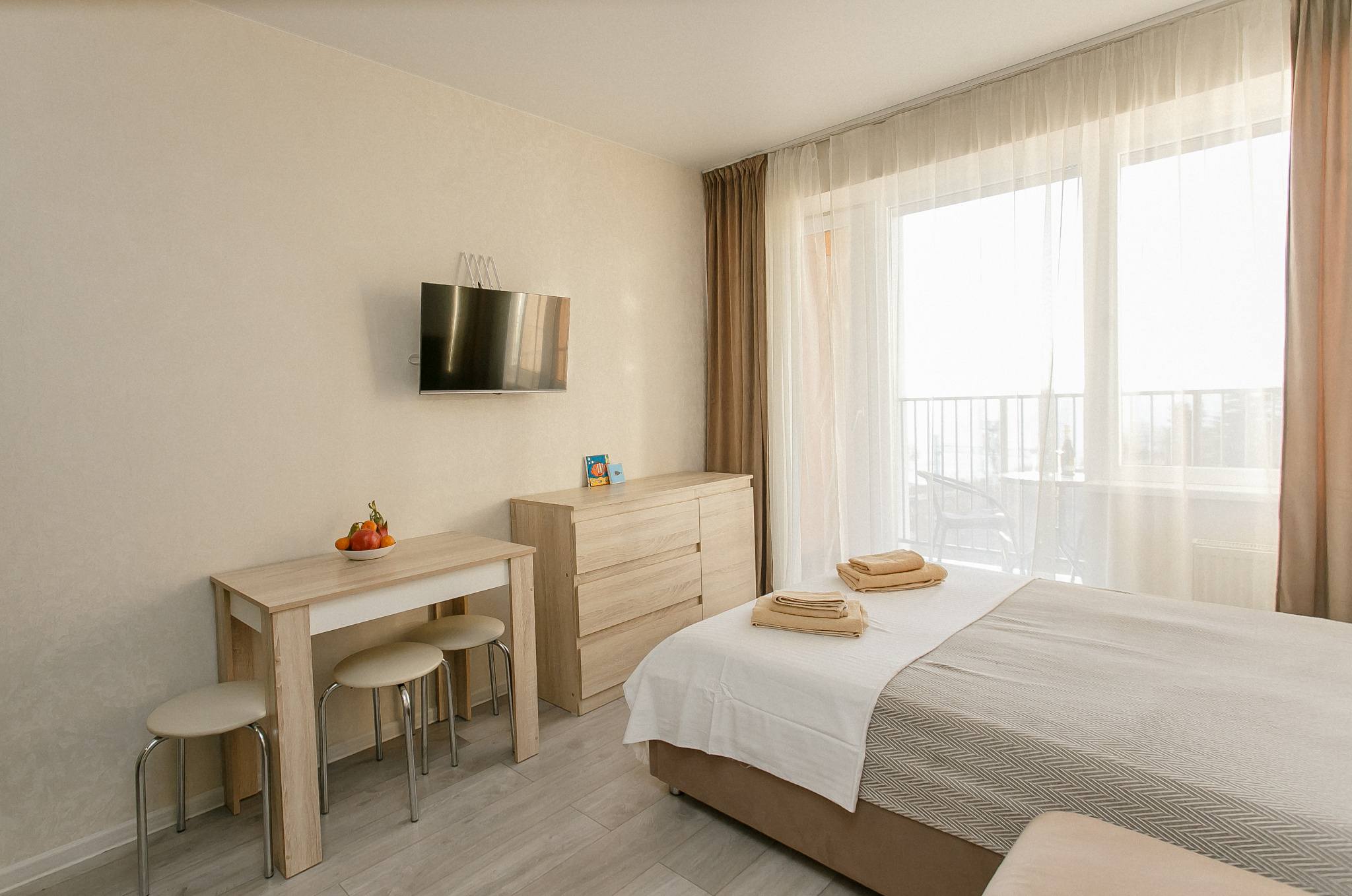 . Светлая студия с видом на морской закат. Дагомыс