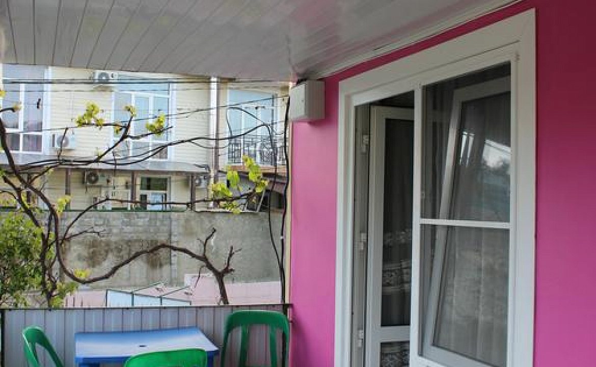 Номер с террасой . Гостевой дом У Наталии . Джубга