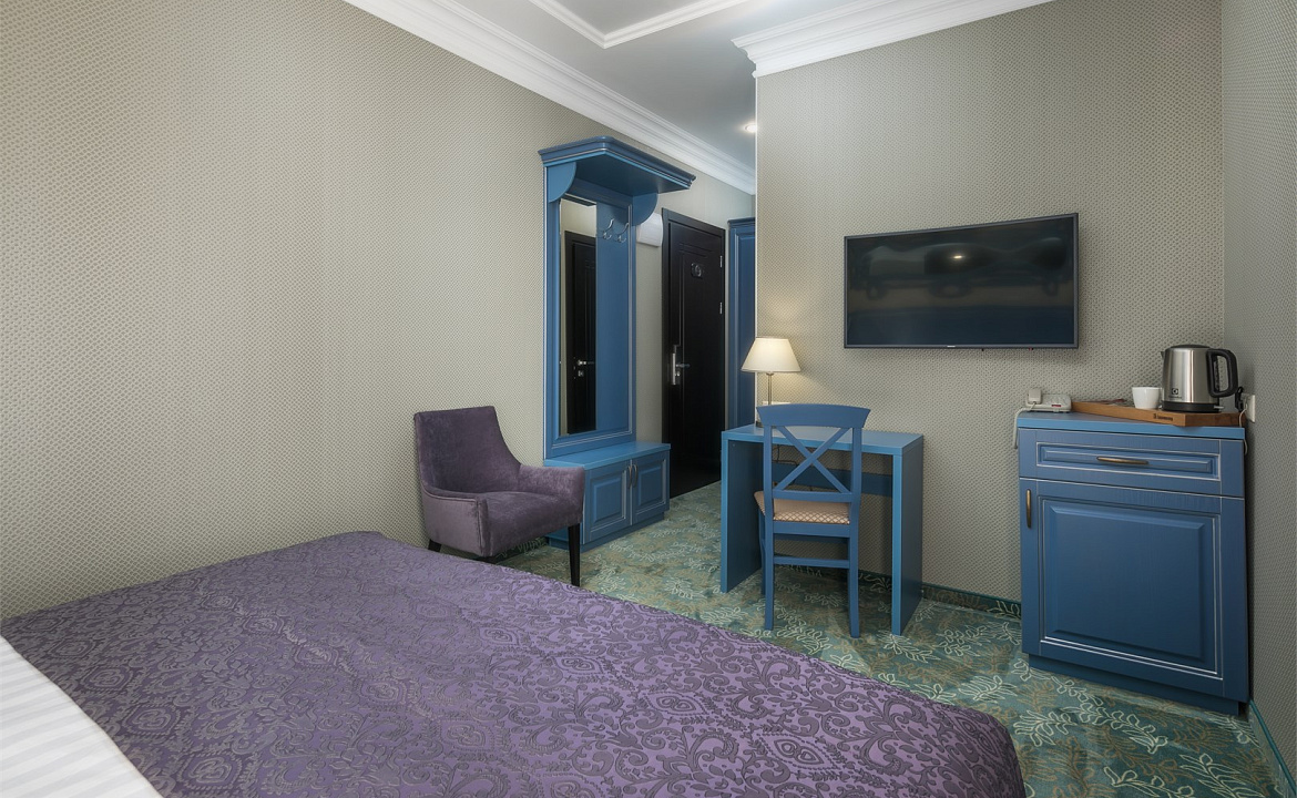 Номер первой категории с балконом. Отель "Marsel". Геленджик