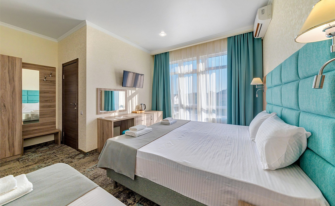 Улучшенный 3х-местный. Отель Премьер. Геленджик