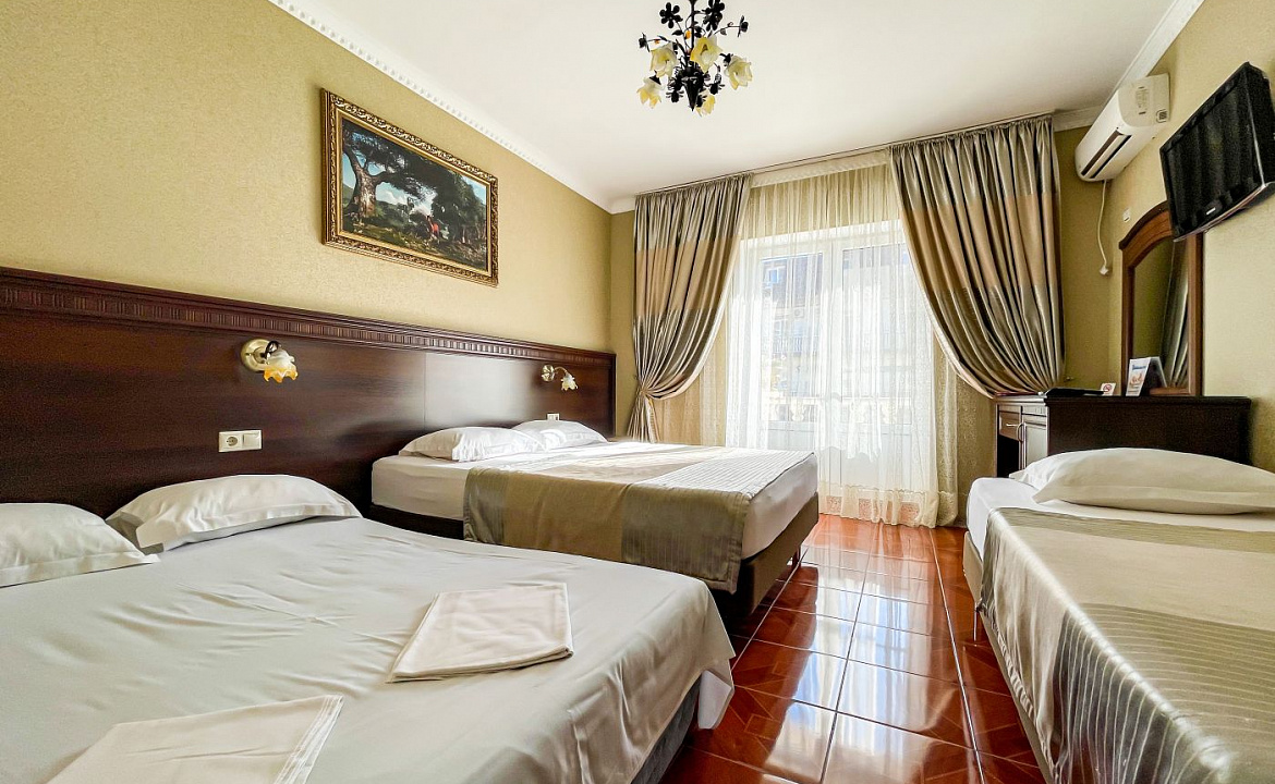 Полулюкс 5-ти местный (с балконом). Anzhelina Family Hotel. Витязево