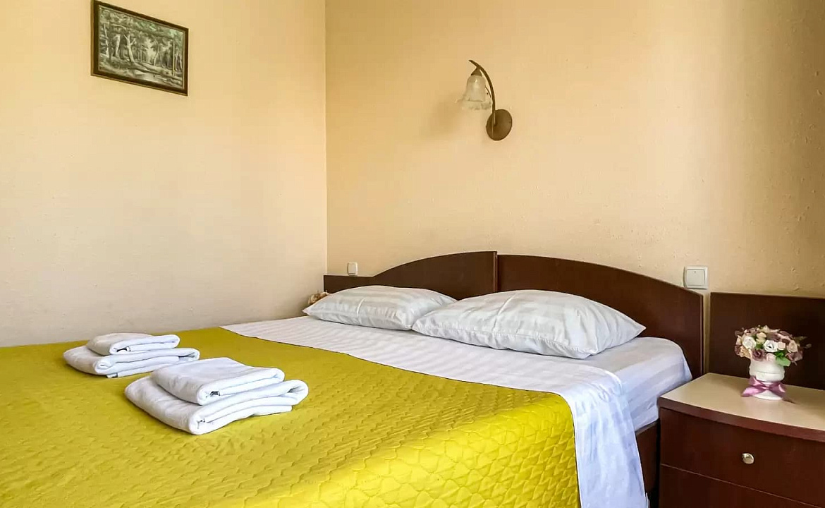 2-х местный полулюкс с двухспальной кроватью. Мини-отель "Ардо". Анапа