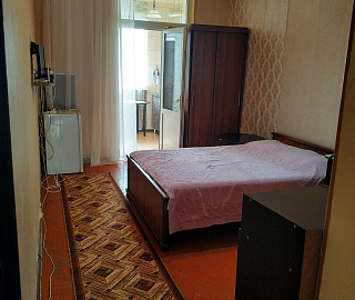 Бюджетка. Квартира в многоквартирном доме 1к квартира "Ардзинба 14" . 