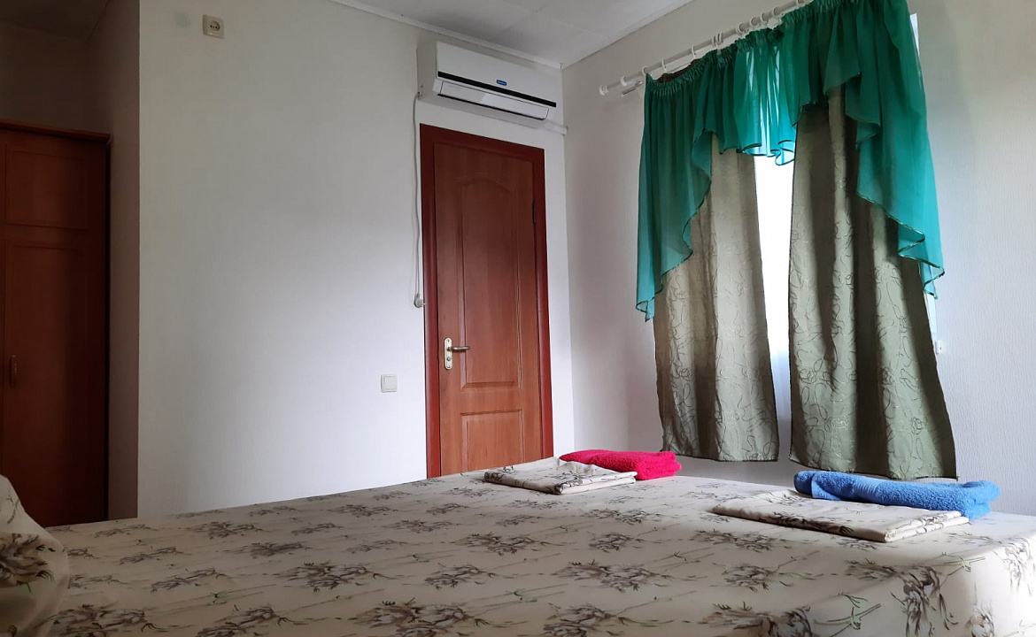 «Полулюкс». Гостевой дом Парус. Коктебель