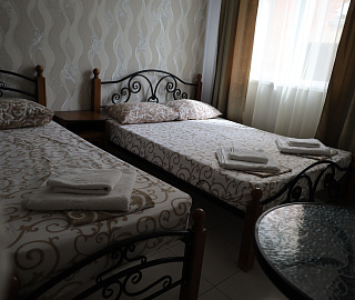 Трехместный номер. Гостевой дом "Семья" - Геленджик. 