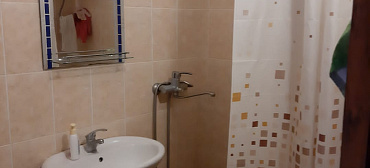 Квартира в многоквартирном доме 3-х комнатная квартира со всеми удобствами в Новом Афоне 