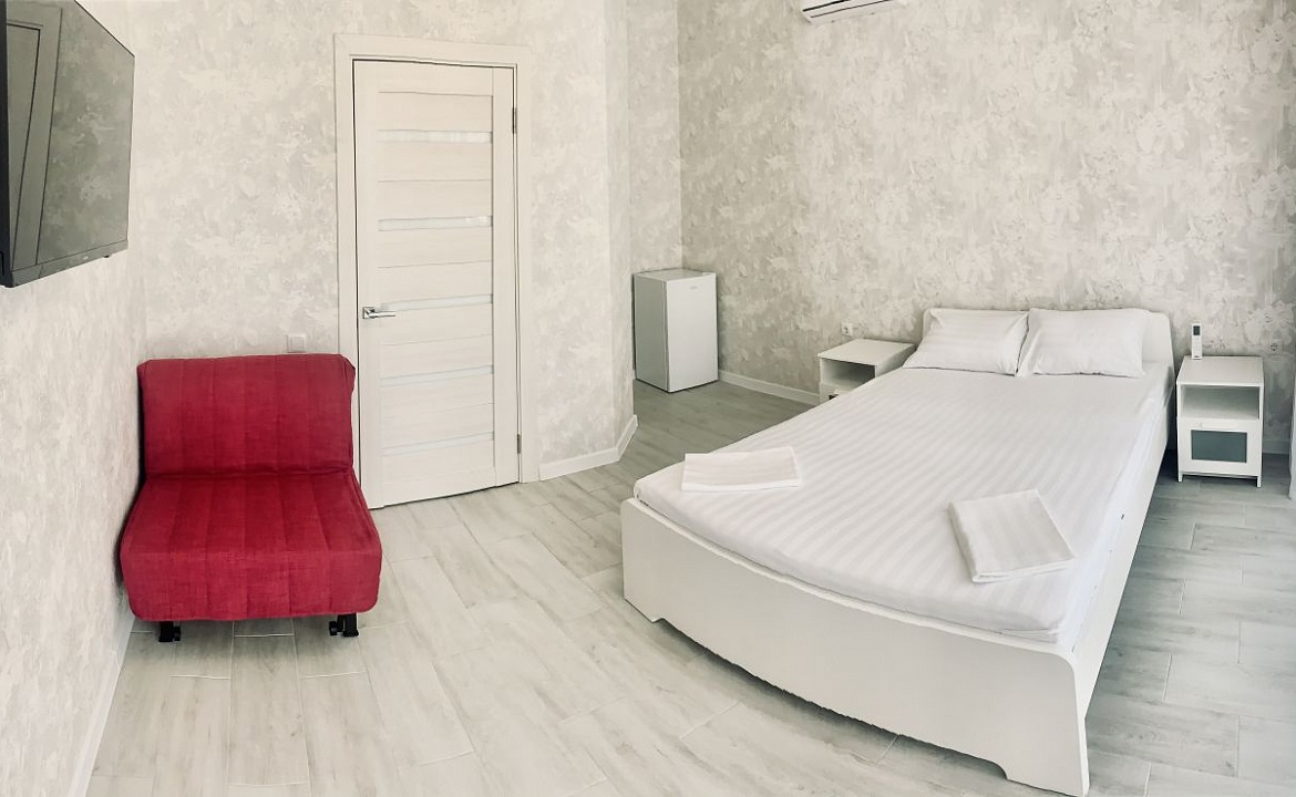 Трёхместный номер. Гостевой дом Valeri. Джубга