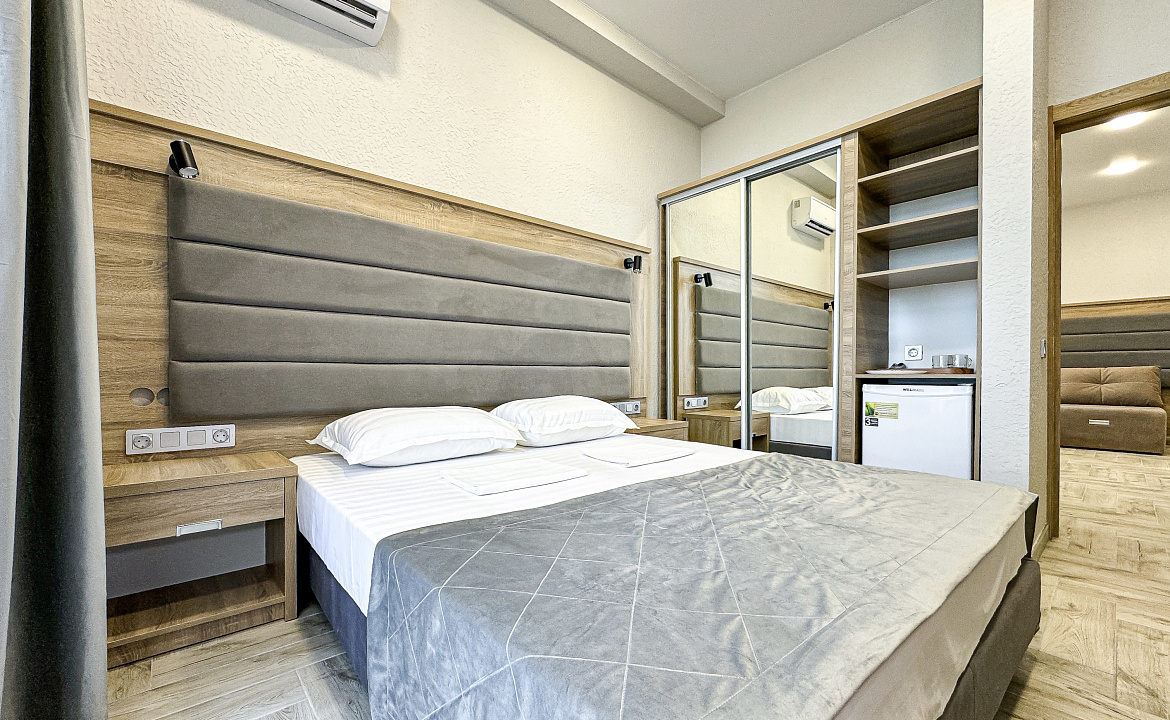 Корпус 2 Семейный Люкс с боковым видом на море. Anzhelina Family Hotel. Витязево