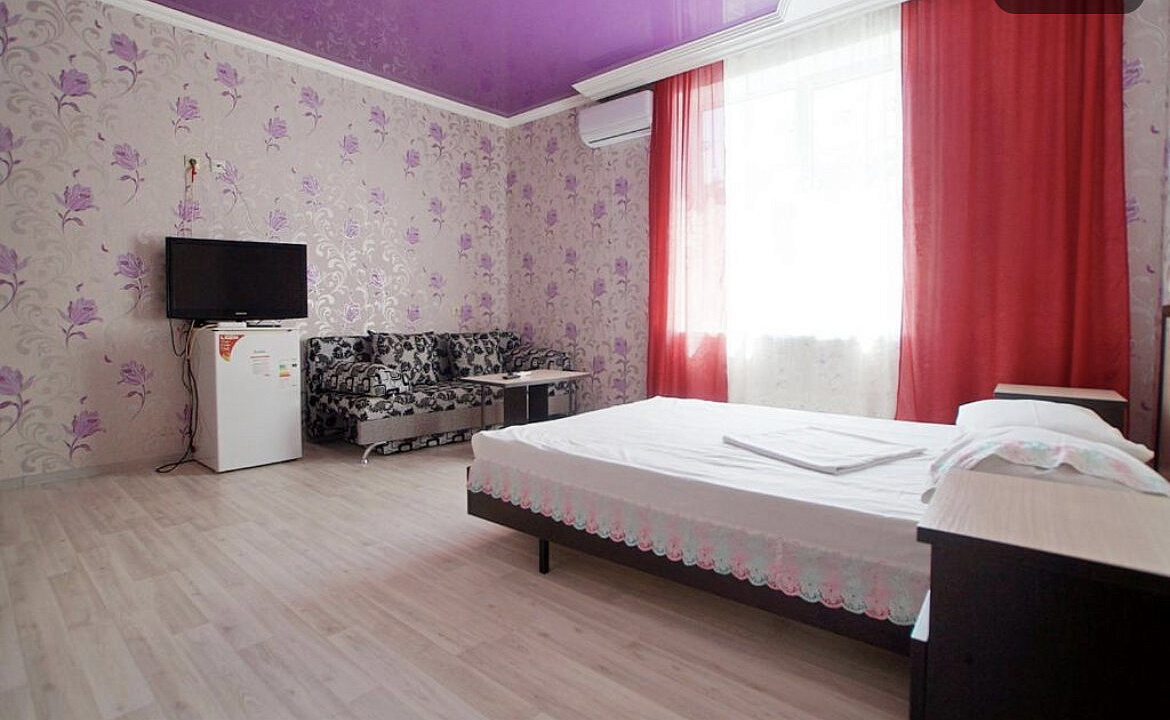 Стандартный двухместный номер с двухспальной кроватью, от 1 до 3 гостей, двуспальная кровать. Мини-отель Моника. Анапа