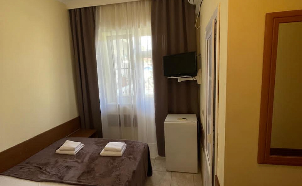 2х местный с балконом. Гостиница Ласточкино гнездо. Кабардинка