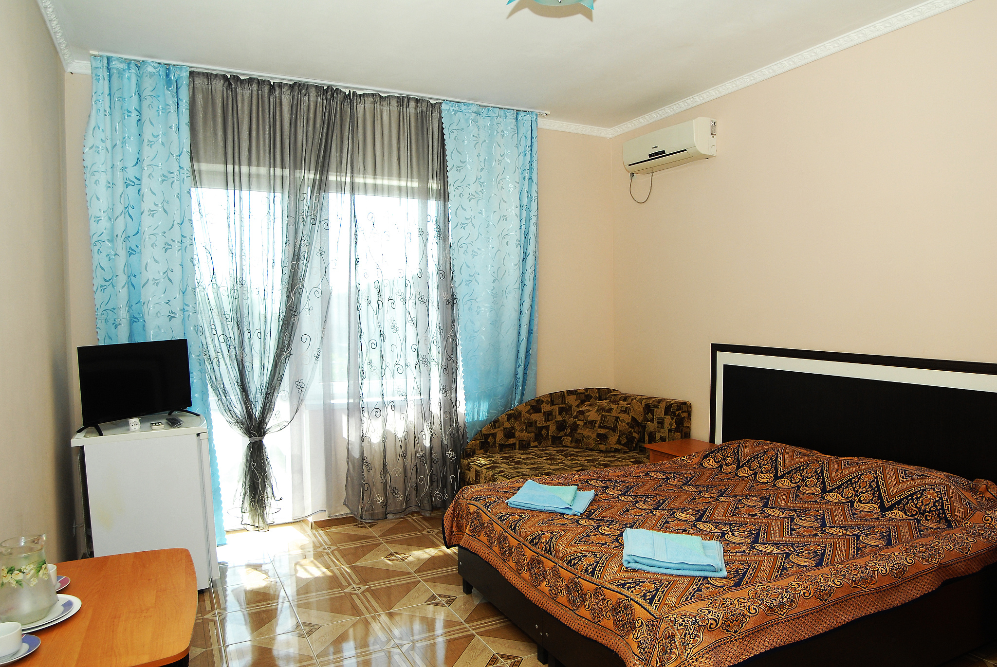 . Гостиница "Олимп" . Береговое