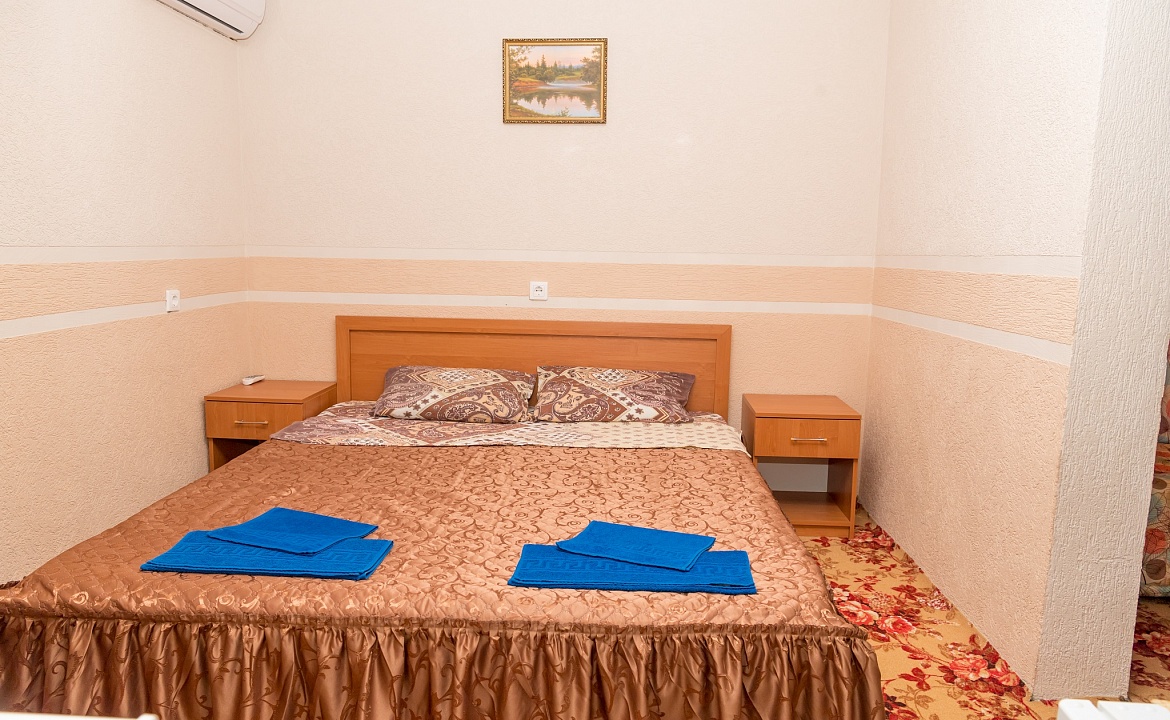 Трехместный номер класса стандарт со всеми удобствами. Гостевой дом "Ника" - Анапа. Анапа