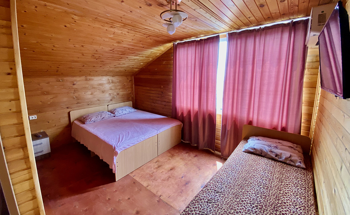 Трехместный номер «Стандарт». Частный сектор Анастасия на Айвазовского 7. Лазаревское