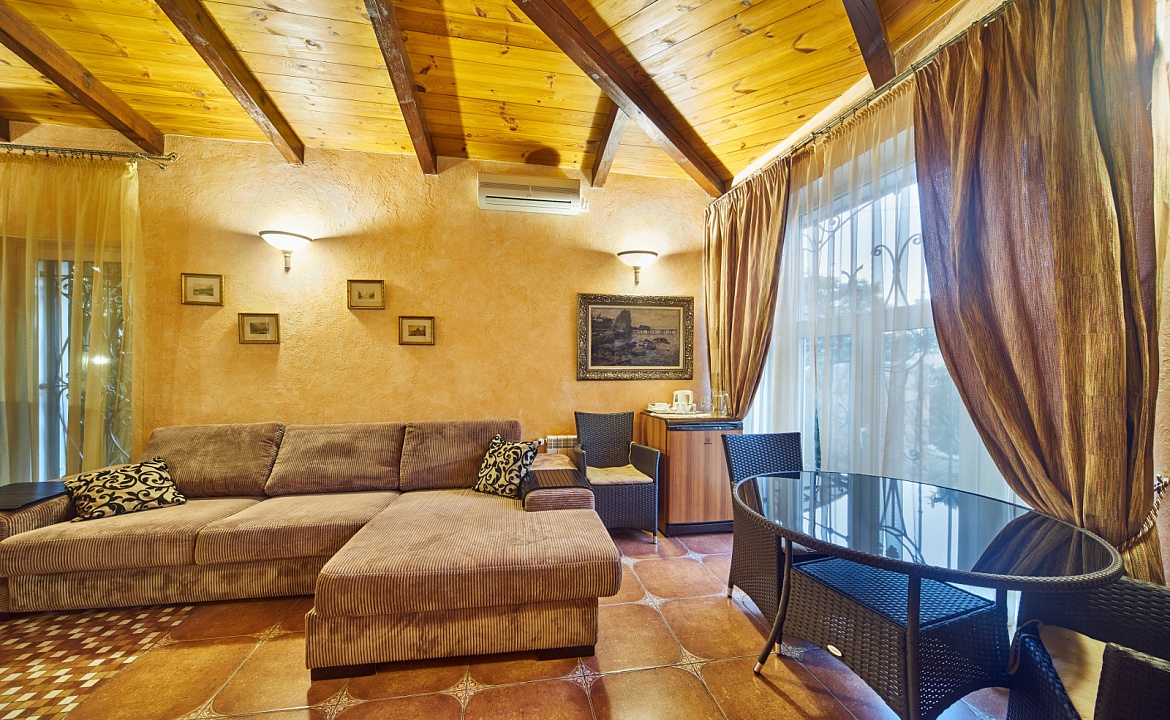 Коттедж с камином. Гостевой дом "KuprInn". Балаклава