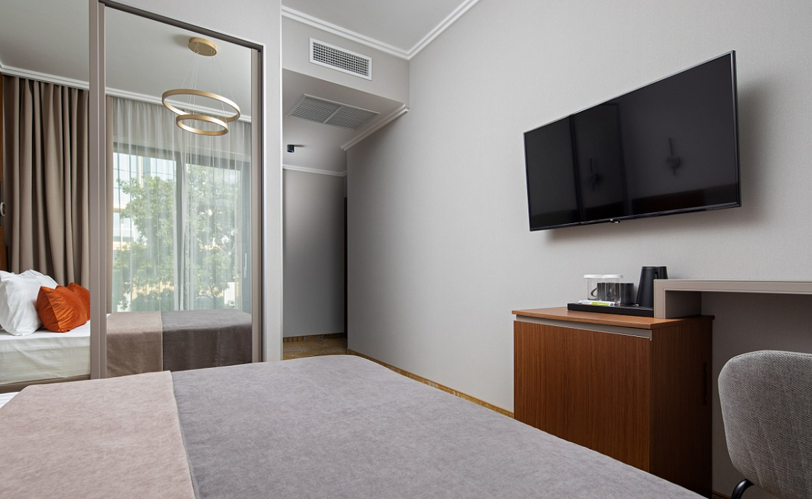 Стандарт 2-местный с видом на бассейн. Отель «Атмосфера»- Геленджик. Геленджик