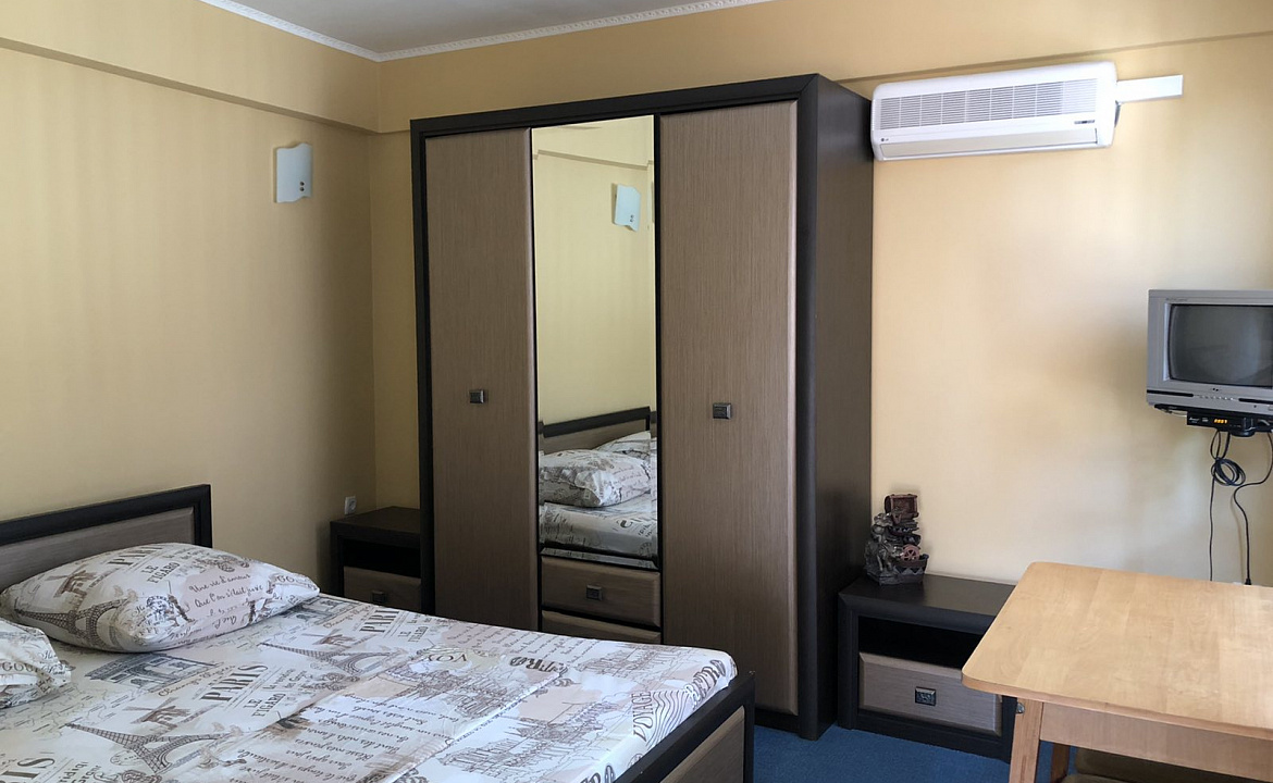 Четырехместный с мини-кухней и балконом. Гостевой дом АнНи. Гаспра