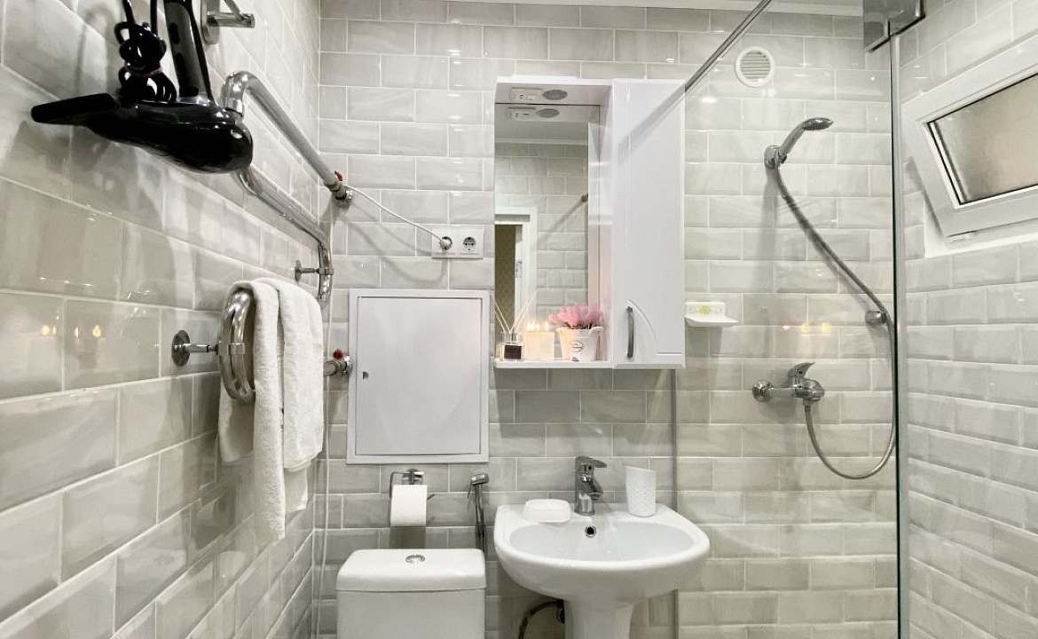 Квартира с великолепным видом на Горы и Море. Квартира в многоквартирном доме C видом на Горы и Море на Дмитриевой 56. Сочи