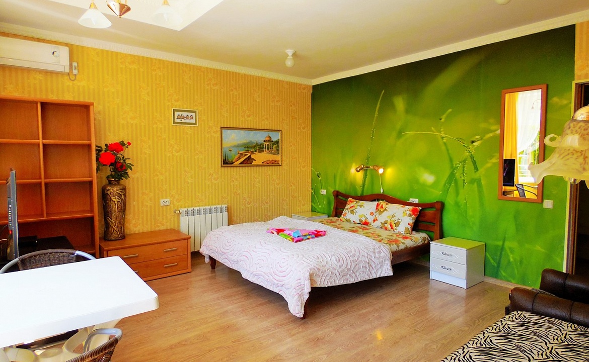 Апартаменты 1-комнатные. Гостевой дом У камина. Ялта