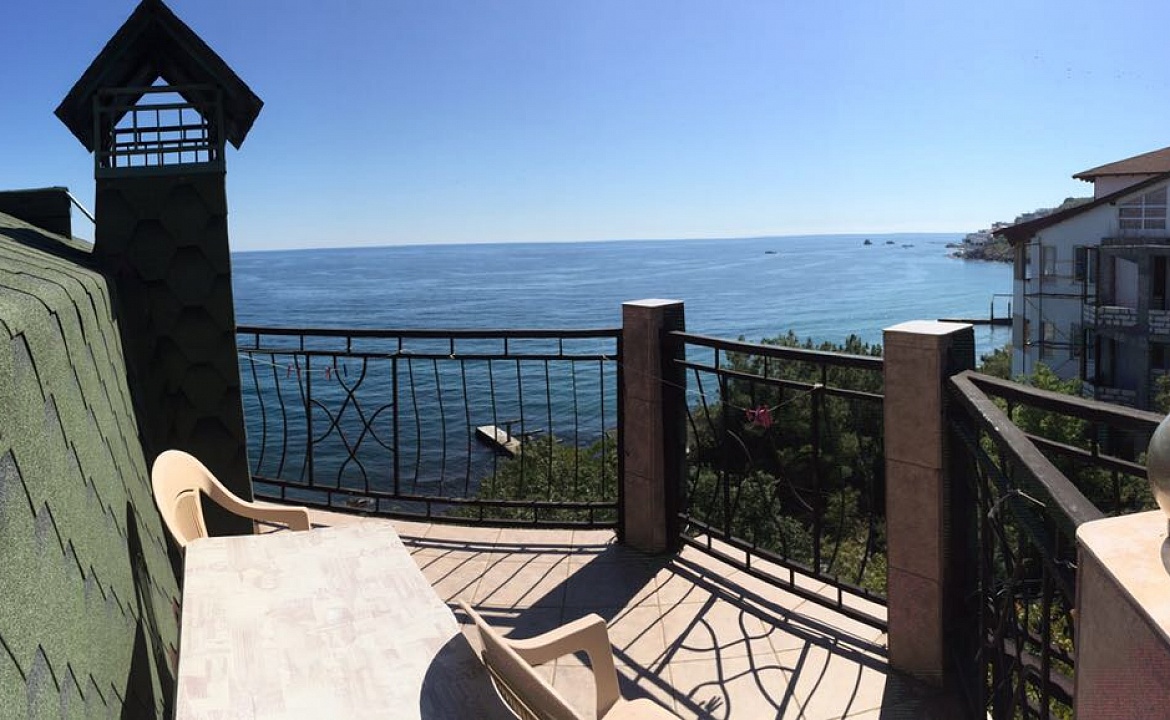 Двухуровневый люкс с балконом. Отель "Кучук-Ламбат". Бондаренково