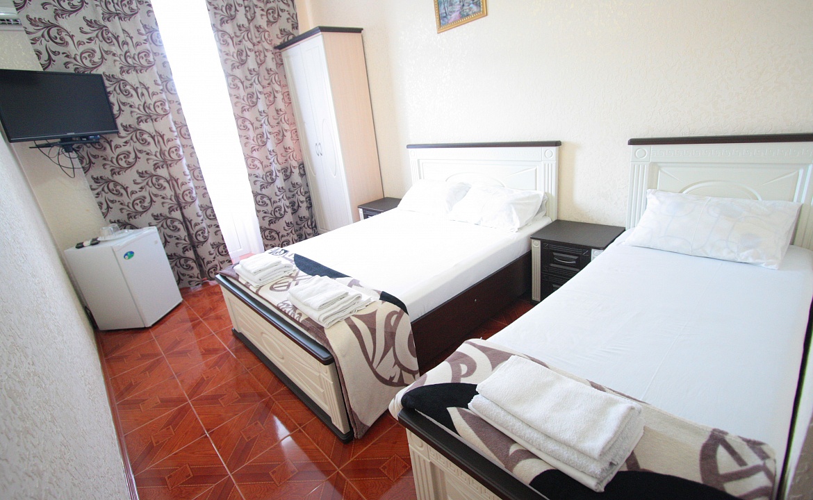 Люкс однокомнатный 3-х местный с балконом. Гостевой дом «ZIRIDIS». Витязево Люкс однокомнатный 3-х местный с балконом. Гостевой дом «ZIRIDIS». Витязево