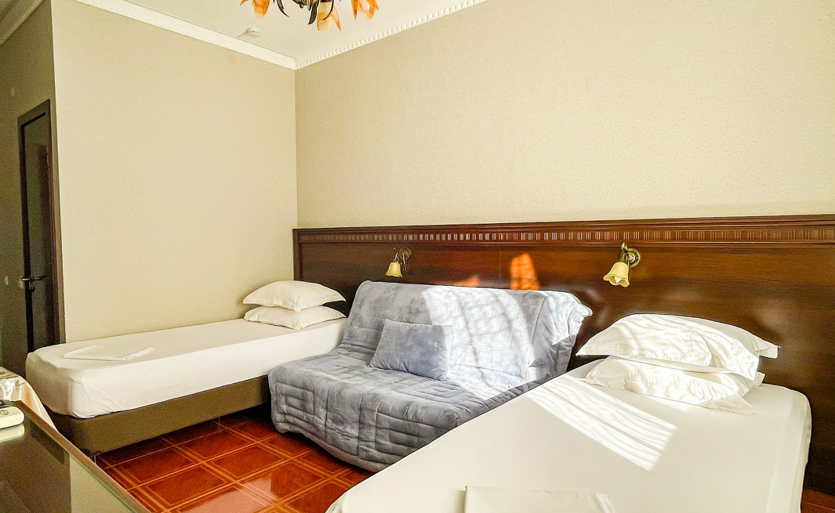 Стандарт 4-х местный (без балкона). Anzhelina Family Hotel. Витязево