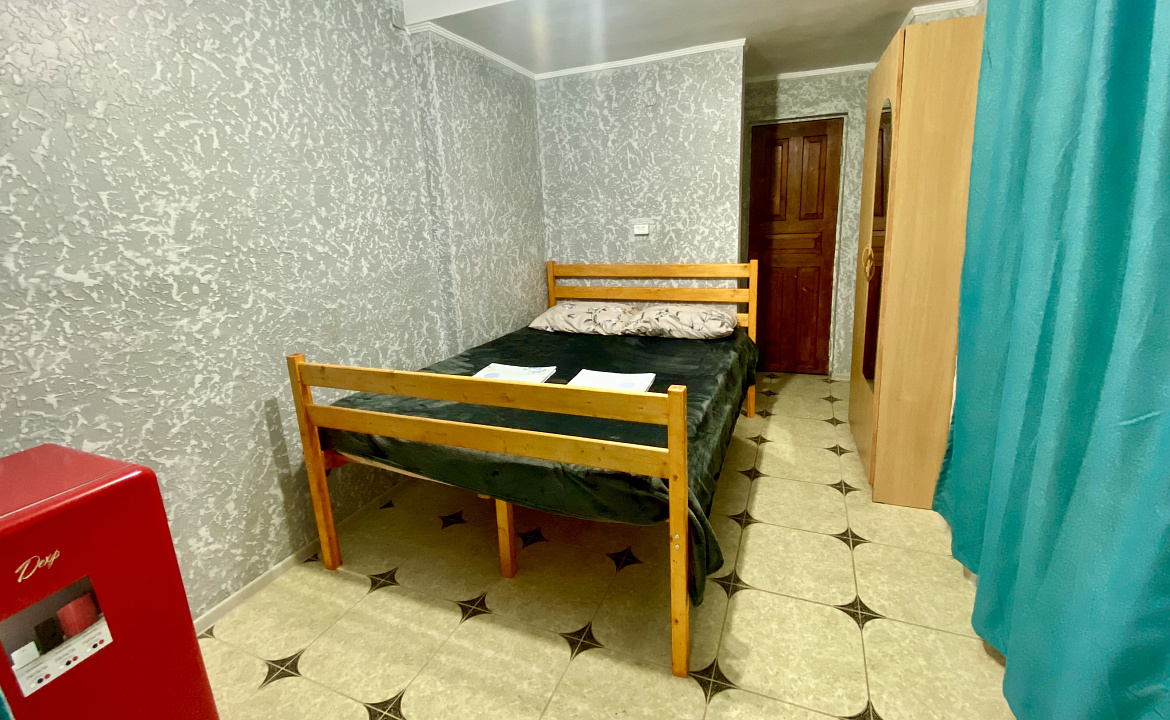 Двухместный номер «Стандарт» с балконом. Частный сектор Анастасия на Айвазовского 7. Лазаревское