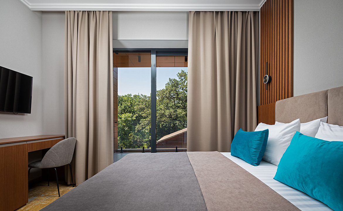 Номер Стандарт 2-местный с балконом. Отель «Атмосфера»- Геленджик. Геленджик