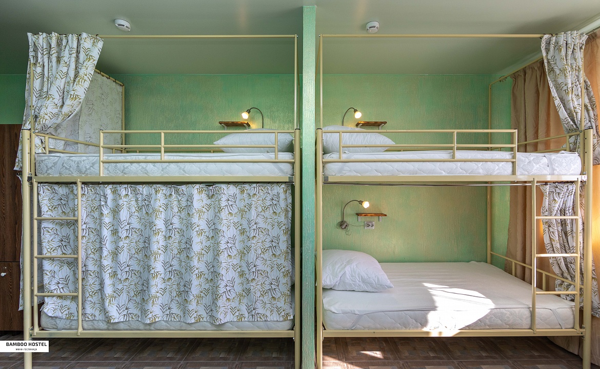 Кровать в общем номере для женщин с 4 кроватями. Хостел Bamboo Hotel. Адлер