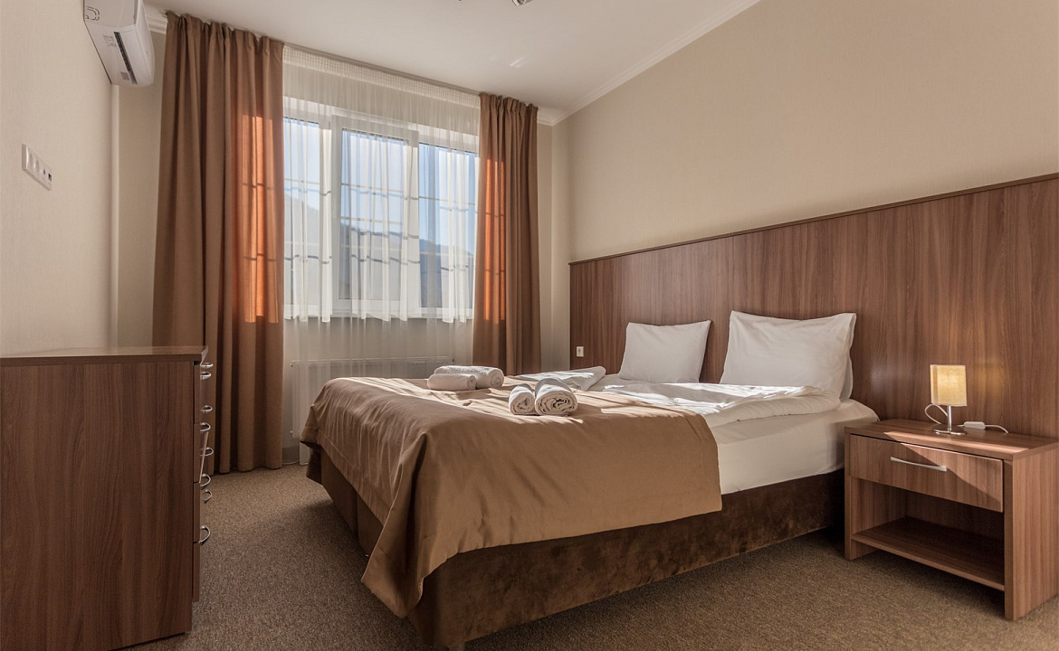 Апартаменты с балконом. Апартаменты "Гости". Красная Поляна