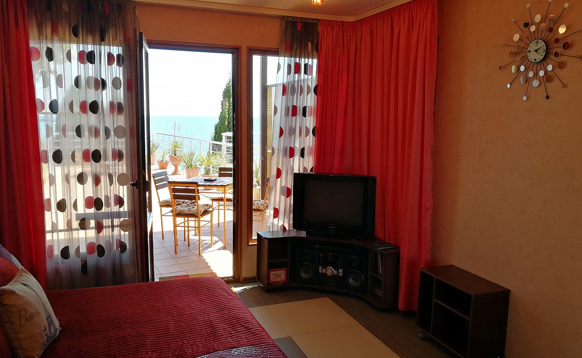 Верхний. Гостевой дом ОАЗИС. Ялта